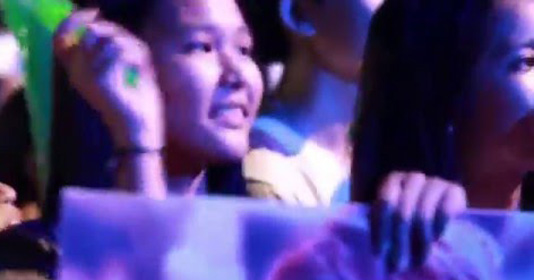 Fan girl của Sơn Tùng cực dễ thương hát cổ vũ thần tượng trong live concert