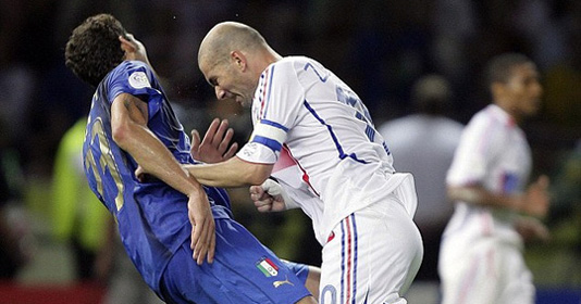 Zidane thí võ “thiết đầu công”
